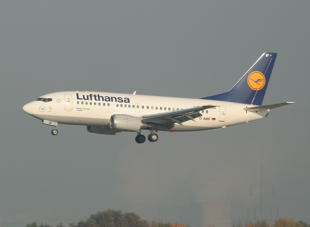 Lufthansa B 737-530 D-ABIF  Landau  kurz vor der Landung Dsseldorf am 31.10.2011