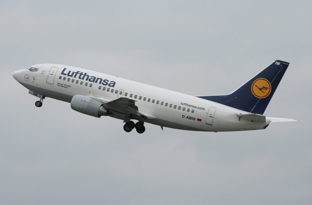Lufthansa B 737-530 D-ABIW  Bad Nauheim  beim Start in Berlin-Tegel am 27.11.2011