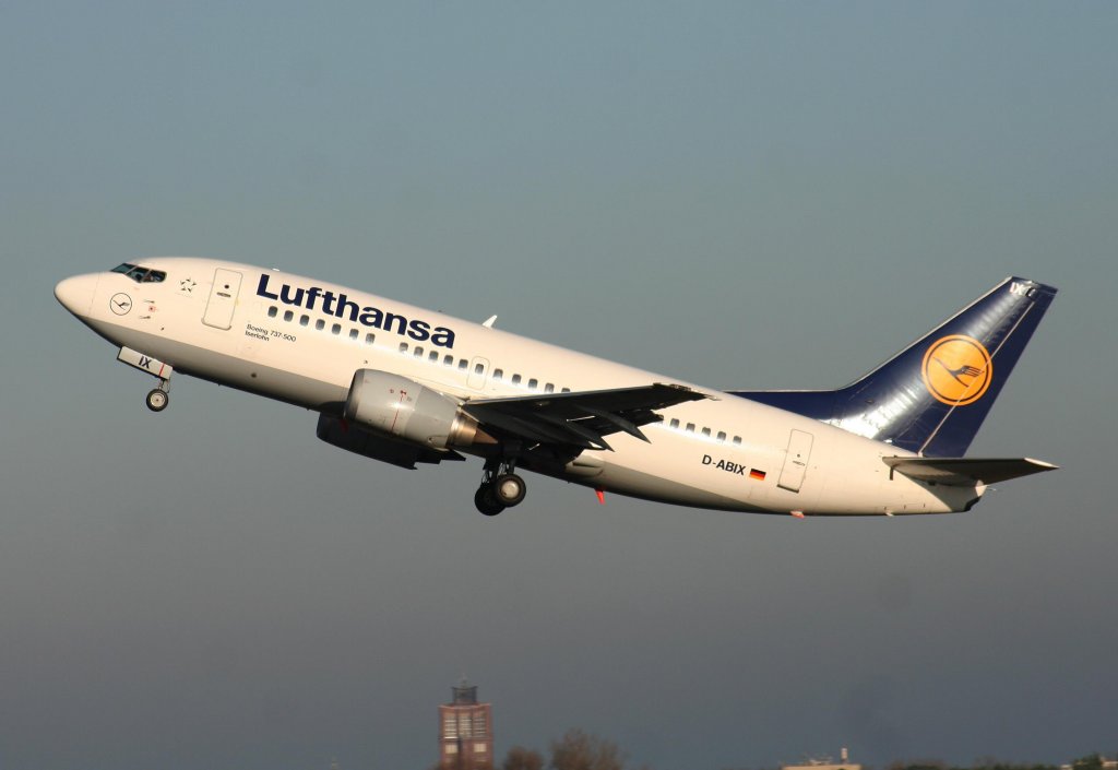 Lufthansa B 737-530 D-ABIX  Iserlohn  beim Start in Berlin-Tegel am 05.12.2009
