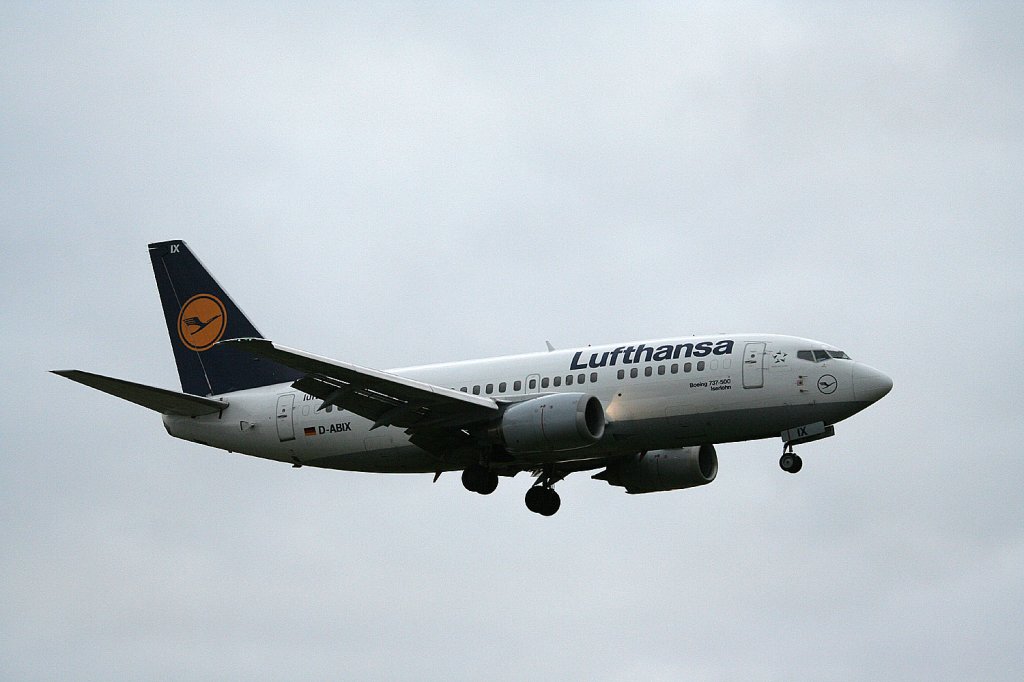 Lufthansa B 737-530 D-ABIX  Iserlohn  kurz vor der Landung in Berlin-Tegel am 16.01.2011