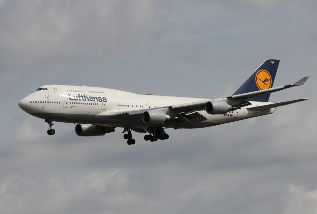 Lufthansa B 747-430(M) D-ABVR  Kln  bei der Landung in Frankfurt am Main am 16.08.2012