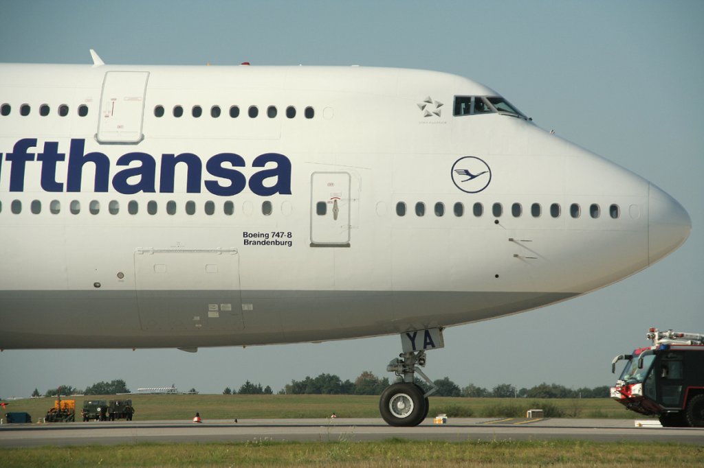 Lufthansa B 747-830 D-ABYA  Brandenburg  am 11.09.2012 auf der ILA 2012