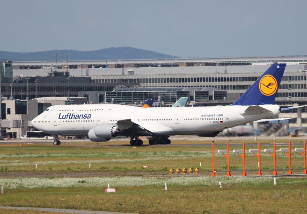 Lufthansa B 747-830 D-ABYC  Sachsen  beim Start in Frankfurt am Main am 16.08.2012