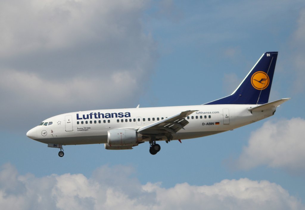 Lufthansa B 757-530 D-ABIN  Langenhagen  bei der Landung in Frankfurt am Main am 16.08.2012