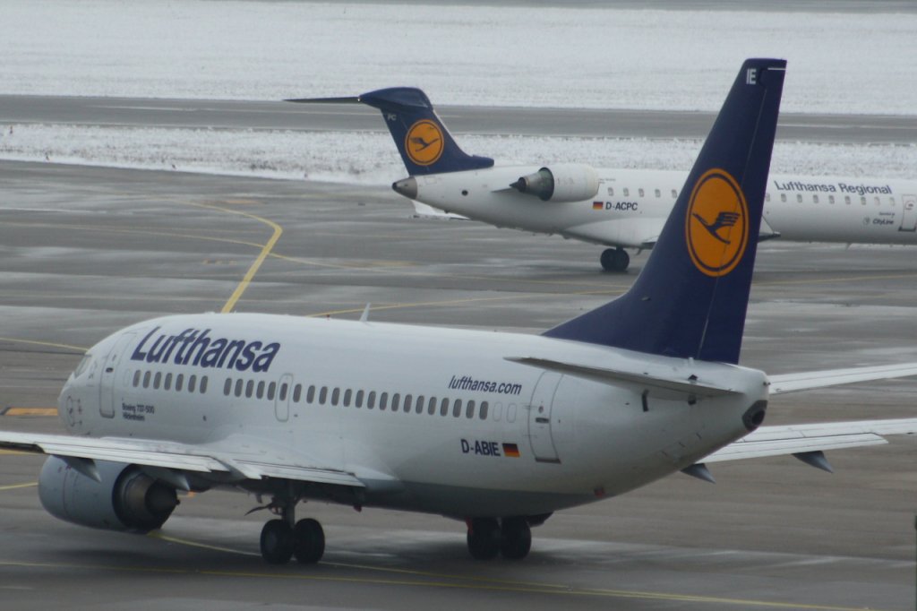Lufthansa 
Boeing 737-530 
D-ABIE  Hildesheim 
Stuttgart 
28.11.10

