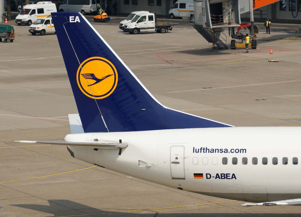 Lufthansa, D-ABEA  ohne Namen , Boeing 737-300 (lufthansa.com ~ Seitenleitwerk/Tail), 29.04.2011, DUS-EDDL, Dsseldorf, Germany 

