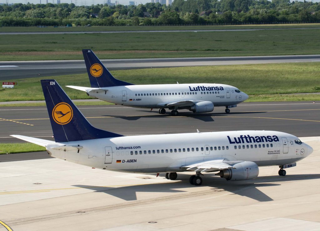 Lufthansa, D-ABEN, Boeing 737-300 (Neubrandenburg)(lufthansa.com), dahinter D-ABIH, Boeing 737-500 (Bruchsal), 2010.06.11, DUS-EDDL, Dsseldorf, Germany