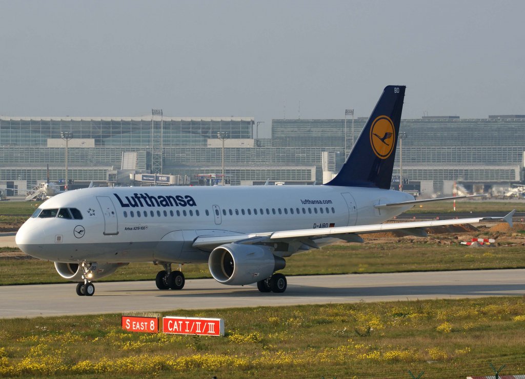 Lufthansa, D-AIBD, Airbus A 319-100  ohne Namen  (Sticker-lufthansa.com), 2010.10.13, FRA-EDDF, Frankfurt, Germany 


