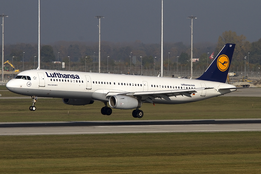 Lufthansa, D-AIDF, Airbus, A321-231, 25.10.2012, MUC, Mnchen, Germany 



