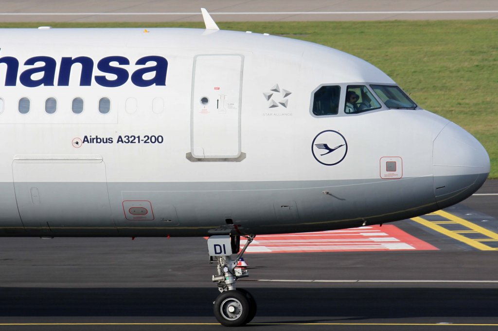 Lufthansa, D-AIDI  ohne , Airbus, A 321-200 (Bug/Nose), 10.11.2012, DUS-EDDL, Dsseldorf, Germany 

