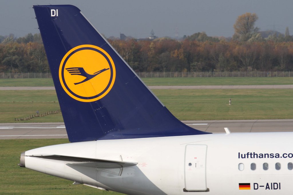 Lufthansa, D-AIDI  ohne , Airbus, A 321-200 (Seitenleitwerk/Tail), 10.11.2012, DUS-EDDL, Dsseldorf, Germany 

