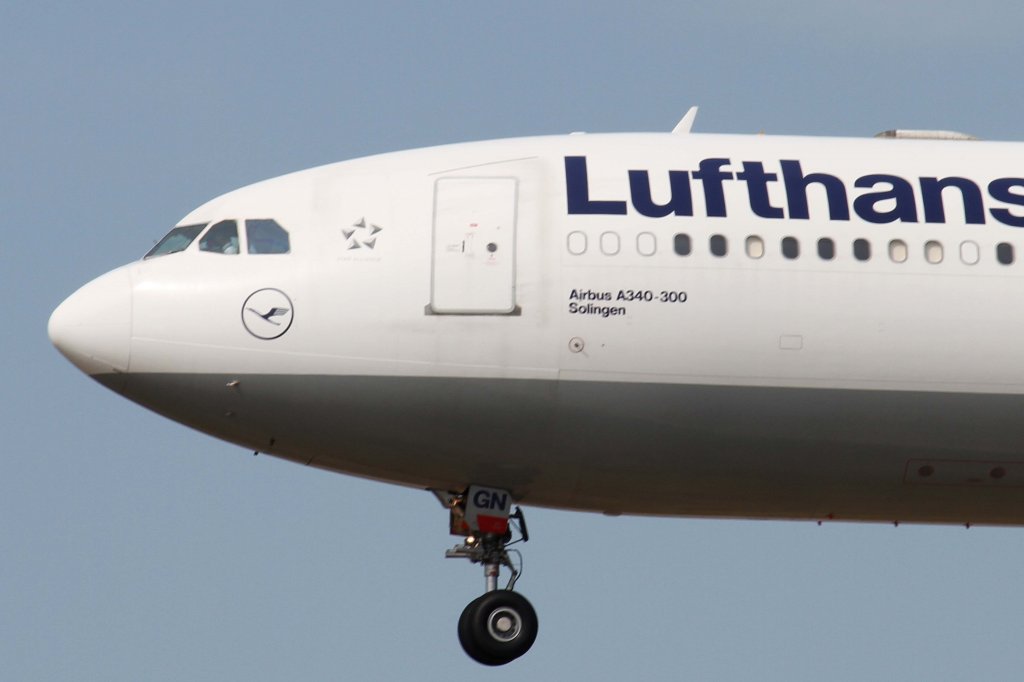 Lufthansa, D-AIGN  Solingen , Airbus, A 340-300 (Bug/Nose), 12.09.2012, FRA-EDDF, Frankfurt, Germany
 
