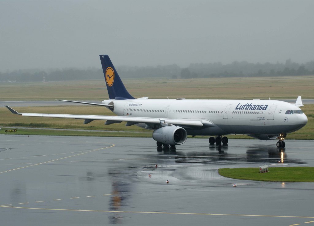 Lufthansa, D-AIKG  Ludwigsburg , Airbus A 330-300 (lh.com-Sticker), 20.06.2011, DUS-EDDL, Dsseldorf, Germany 

