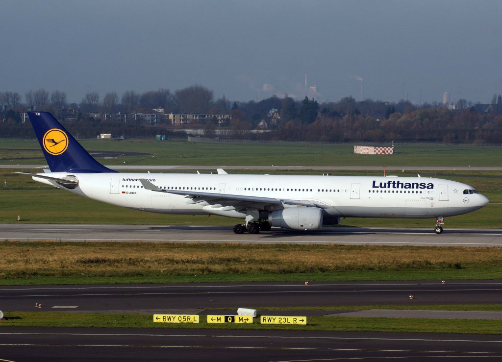 Lufthansa, D-AIKK, Airbus A 330-300  Frth  (Sticker-lufthansa.com), 2010.11.21, DUS-EDDL, Dsseldorf, Germany