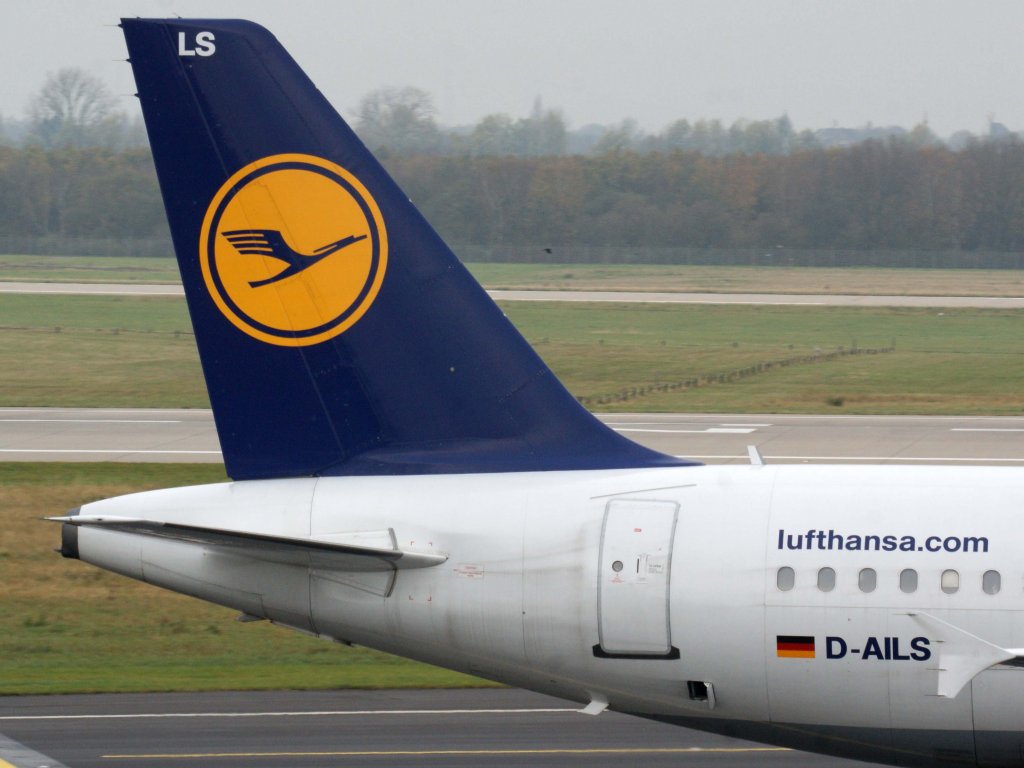Lufthansa, D-AILS  Heide , Airbus, A 319-100 (Seitenleitwerk/Tail), 13.11.2011, DUS-EDDL, Dsseldorf, Germany 