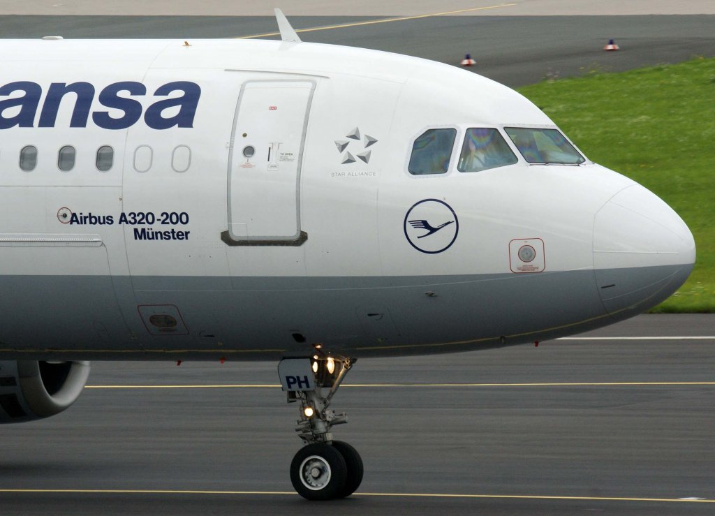 Lufthansa, D-AIPA, Airbus A 320-200  Buxtehude  (Bug/Nose), 2010.08.28, DUS-EDDL, Dsseldorf, Germany 

