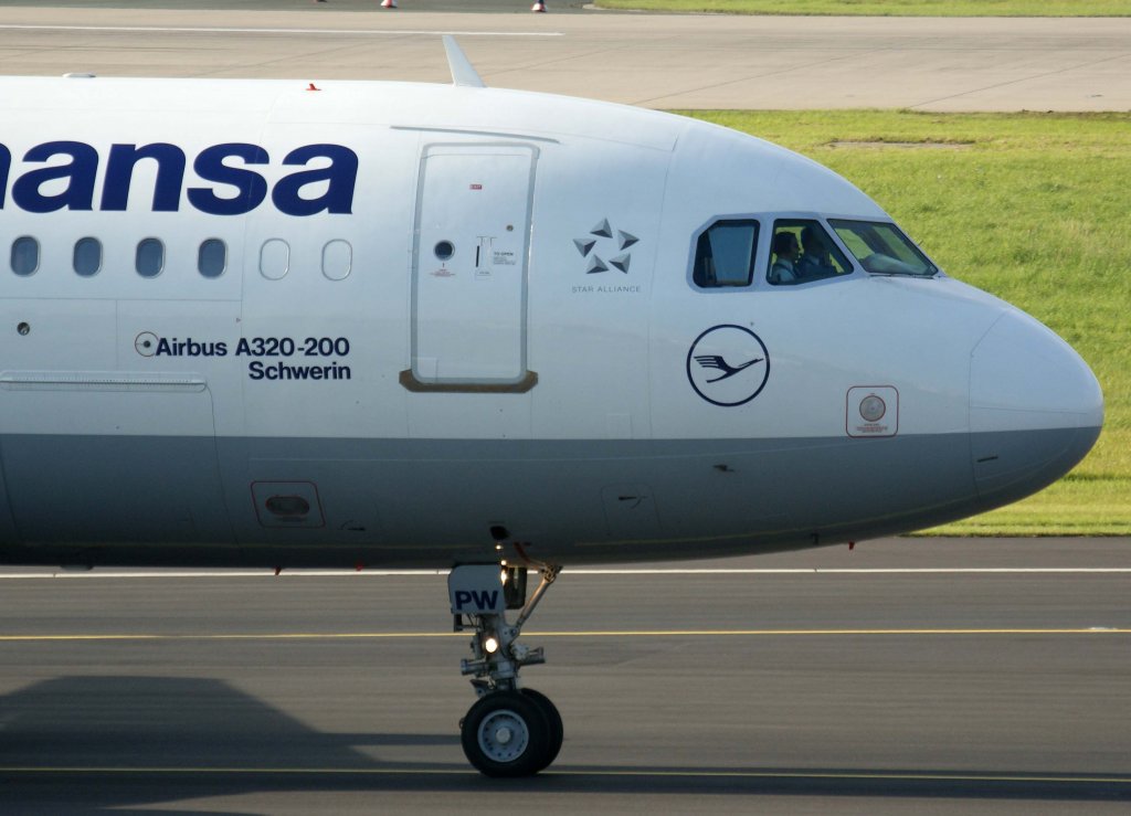 Lufthansa, D-AIPW, Airbus A 320-200  Schwerin  (Bug/Nose), 2010.09.22, DUS-EDDL, Dsseldorf, Germany 

