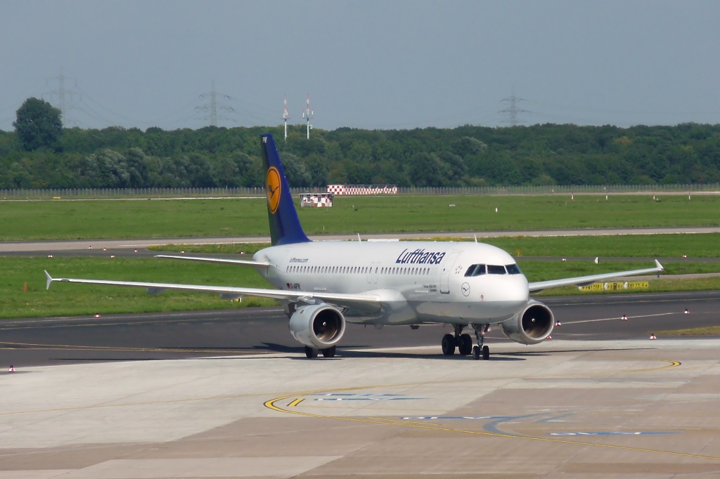 Lufthansa D-AIPW, Airbus A320-211, in DUS am 6.9.10