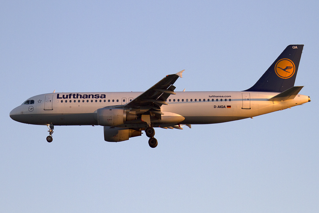 Lufthansa, D-AIQA, Airbus, A320-211, 12.10.2010, FRA, Frankfurt, Germany 





