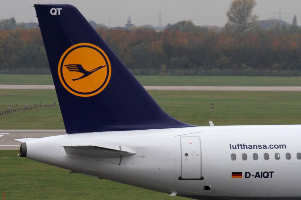 Lufthansa, D-AIQT  Gotha , Airbus, A 320-200 (Seitenleitwerk/Tail), 10.11.2012, DUS-EDDL, Dsseldorf, Germany 