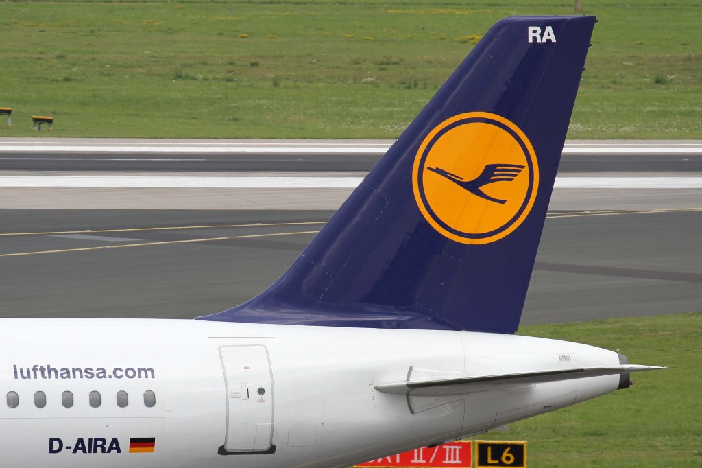 Lufthansa, D-AIRA  Finkenwerder , Airbus, A 321-200 (Seitenleitwerk/Tail), 11.08.2012, DUS-EDDL, Dsseldorf, Germany 