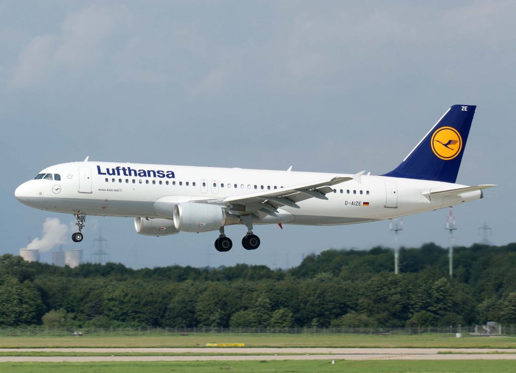 Lufthansa, D-AIZE, Airbus A 320-200  ohne Namen  (Sticker-lufthansa.com), 2010.08.28, DUS-EDDL, Dsseldorf, Germany 

