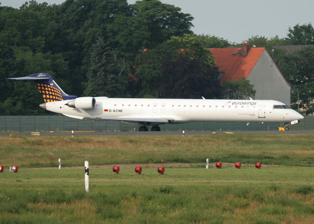 Lufthansa Regional Canadair Regjet CRJ900NG D-ACNE  Helmstedt  kurz vor dem Start in Berlin-Tegel am 18.06.2011