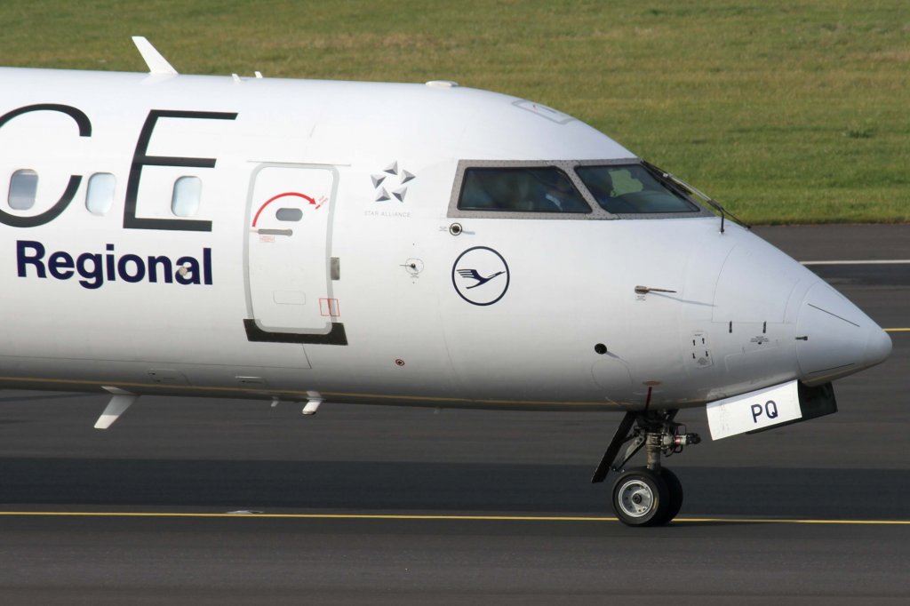 Lufthansa Regional (CilyLine), D-ACPQ  Lbbecke , Bombardier, CRJ-700 ER (Bug/Nose ~ Star-Alliance Lackierung), 10.11.2012, DUS-EDDL, Dsseldorf, Germany 