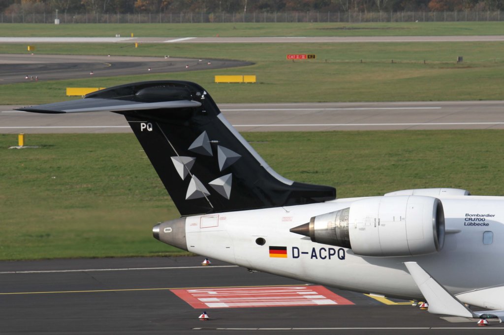 Lufthansa Regional (CilyLine), D-ACPQ  Lbbecke , Bombardier, CRJ-700 ER (Seitenleitwerk/Tail ~ Star-Alliance Lackierung), 10.11.2012, DUS-EDDL, Dsseldorf, Germany 
