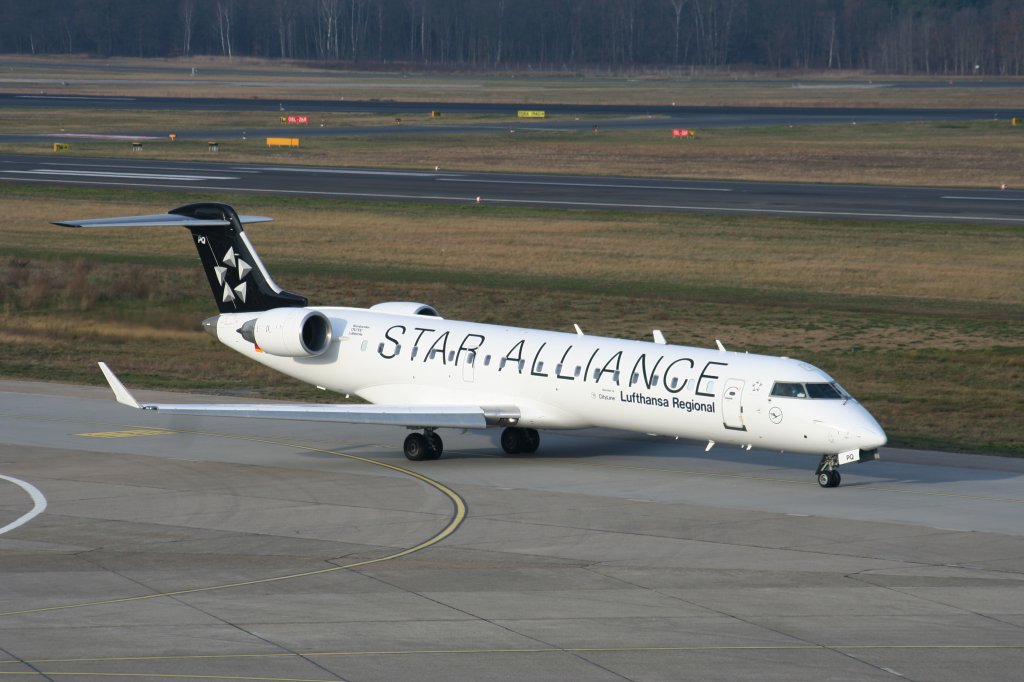Lufthansa Regional (CityLine) Canadair Regjet CRJ701ER D-ACPQ am 05.12.2009 auf dem Flughafen Berlin-Tegel
