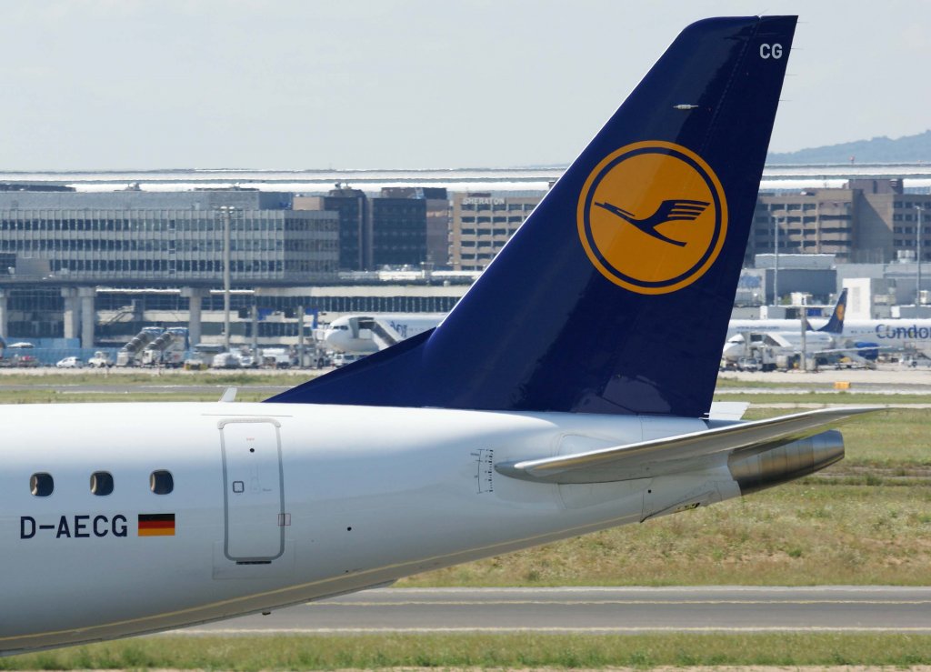 Lufthansa Regional (CityLine), D-AECG, Embraer ERJ-190 AR (Seitenleitwerk/Tail), 02.08.2011, FRA-EDDF, Frankfurt, Gemany 

