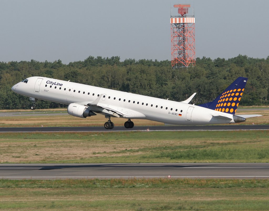 Lufthansa Regional (CiyLine) Embraer ERJ195 D-AEBD  Murrhardt  beim Start in Berlin-Tegel am 21.08.2010