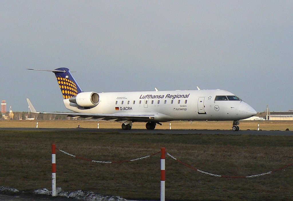 Lufthansa Regional (Eurowings) Canadair Regjet CRJ200LR D-ACRH am Morgen des 27.02.2010 auf dem Flughafen Berlin-Tegel