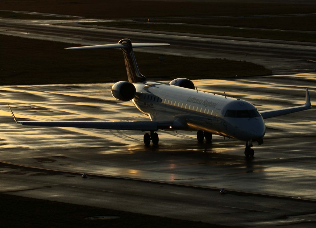Lufthansa Regional (Eurowings), D-ACSB, Bombardier CRJ-700 ER, 2009.11.14, DUS, Dsseldorf, Germany