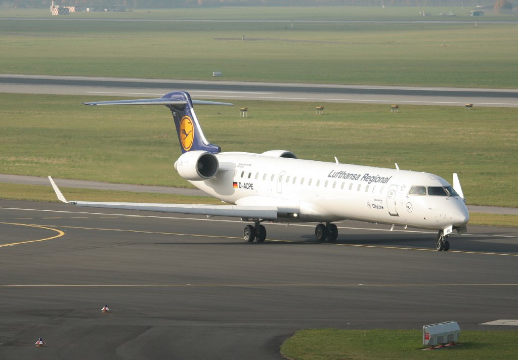 Lufthansa Regional(CityLine) Canadair Regjet CRJ701ER D-ACPE  Belzig  auf dem Weg zum Start in Dsseldorf am 31.10.2011