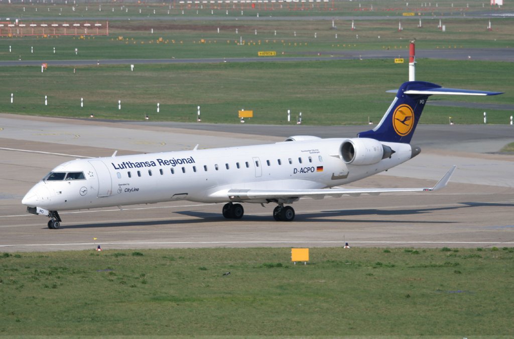 Lufthansa Regional(CityLine) Canadair Regjet CRJ701ER
D-ACPO  Spaichingen  bei der Ankunft in Berlin-Tegel am 16.04.2011