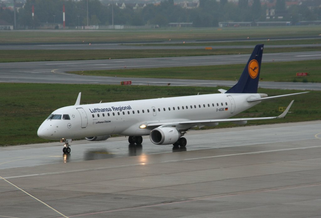Lufthansa Regional(CityLine) Embaraer ERJ-195LR D-AEBE bei der Ankunft in Berlin-Tegel am 04.09.2010