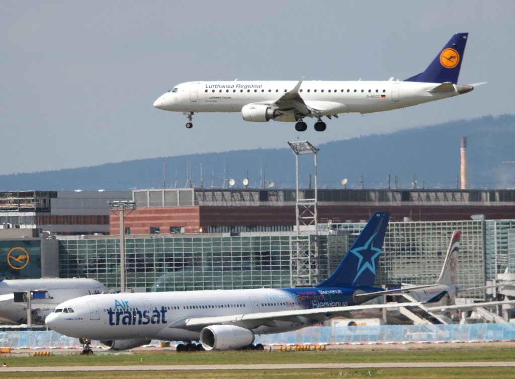 Lufthansa Regional(CityLine) Embraer ERJ-190-100LR D-AECC bei der Landung in Frankfurt am Main am 16.08.2012