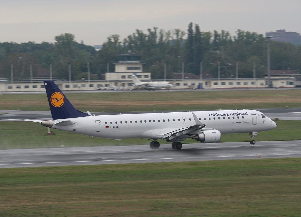 Lufthansa Regional(CityLine) Embraer ERJ-195LR D-AEBE beim Start in Berlin-Tegel am 04.09.2010
