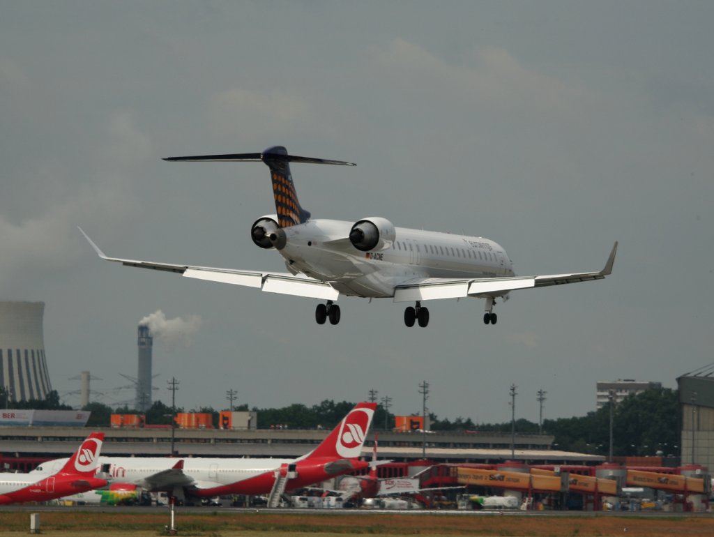 Lufthansa Regional(Eurowings) Canadair Regjet CRJ900LR D-ACNE  Helmstedt  kurz vor der Landung in Berlin-Tegel am 18.06.2011