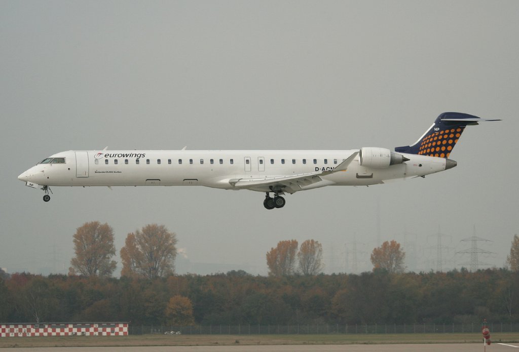 Lufthansa Regional(Eurowings) Canadair Regjet CRJ900NG D-ACNP kurz vor der Landung in Dsseldorf am 31.10.2011