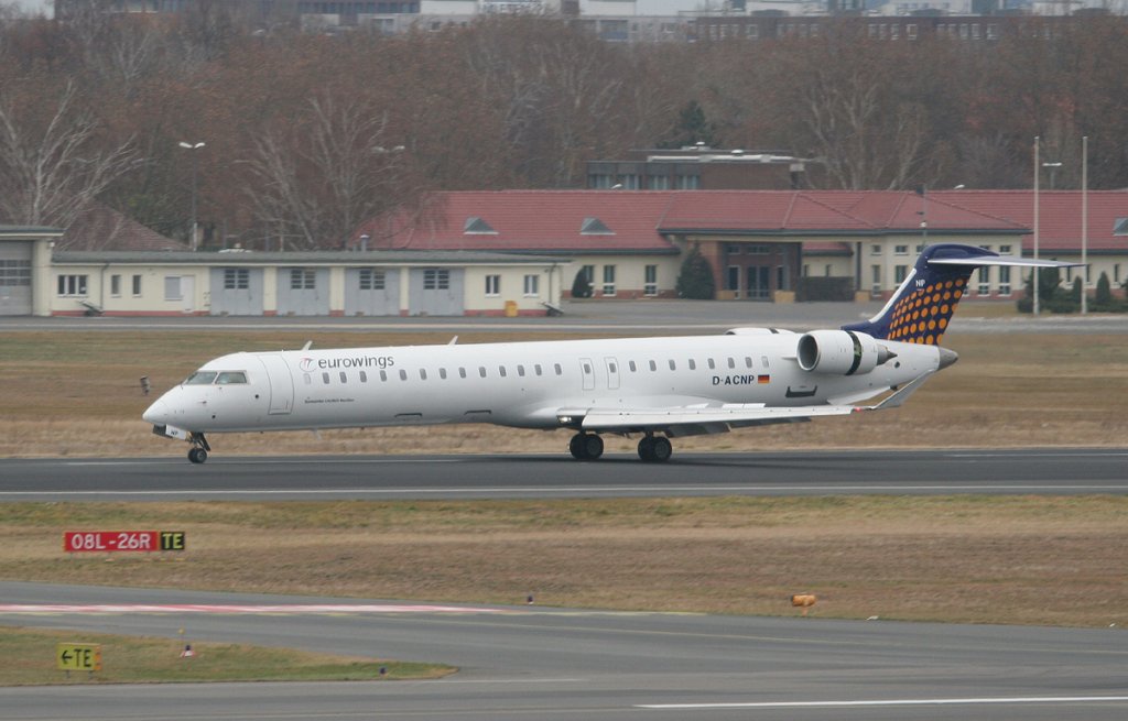 Lufthansa Regional(Eurowings) Canadair Regjet CRJ900NG D-ACNP nach der Landung in Berlin-Tegel am 27.11.2011