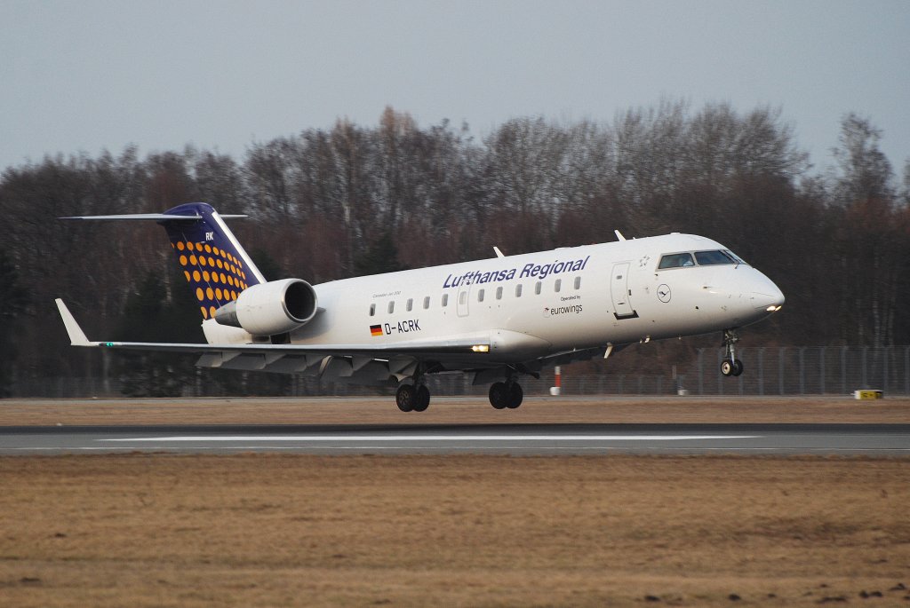 Lufthansa Regional(Eurowings)Canadair Regional Jet 200 D-ACRK bei der Landung in Hamburg Fuhlsbttel am 12.03.11