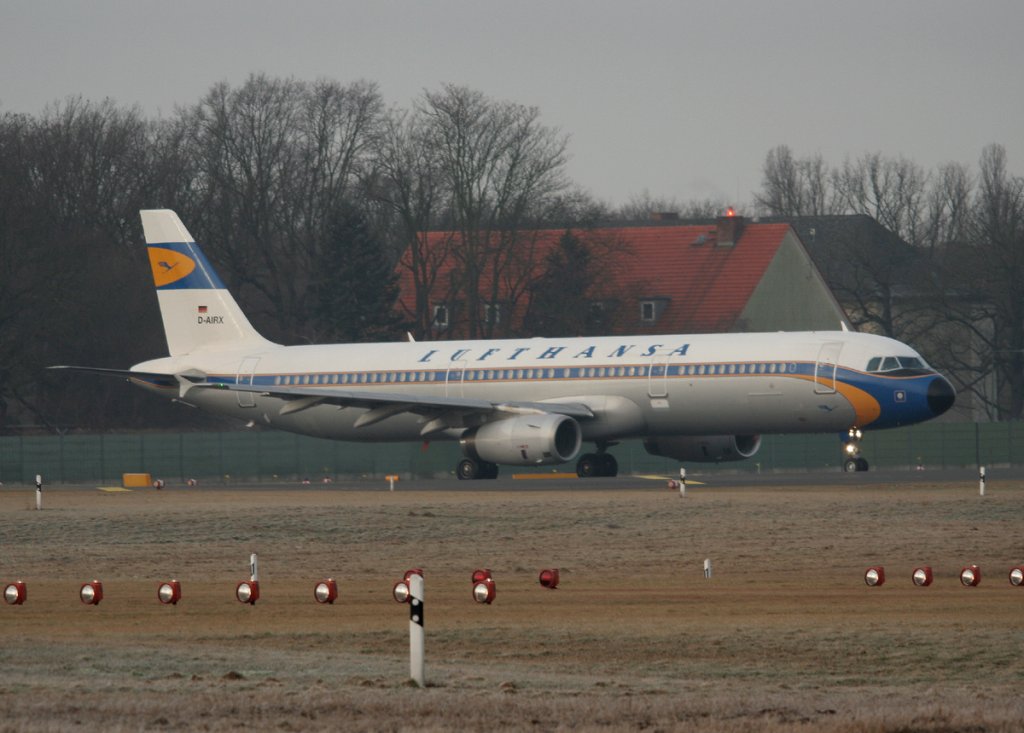 Lufthansa Retro A 321-131 D-AIRX kurz vor dem Start in Berlin-Tegel am 09.03.2012