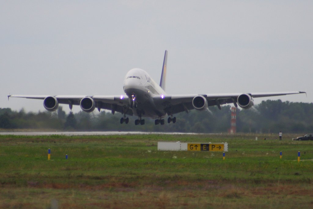 Lufthansa
Airbus A380-800
D-AIMA
Baden-Airpark
25.08.10