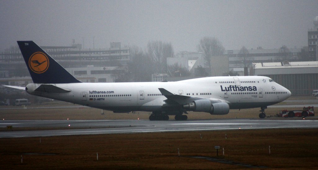 Lufthansa,D-ABTH,(c/n 25047),Boeing 747-430,28.02.2012,HAM-EDDH,Hamburg,Germany