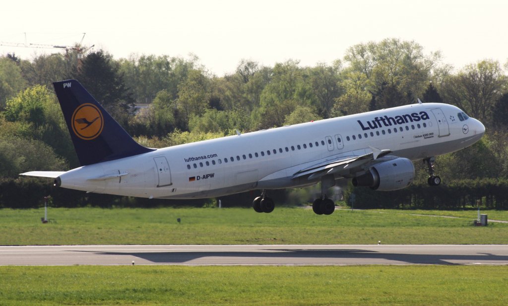 Lufthansa,D-AIPW,(c/n137),Airbus A320-211,01.05.2012,HAM-EDDH,Hamburg,Germany