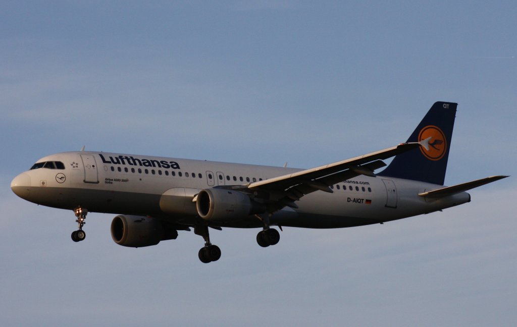 Lufthansa,D-AIQT,Airbus A320-211,30.11.2011,HAM-EDDH,Hamburg,Germany