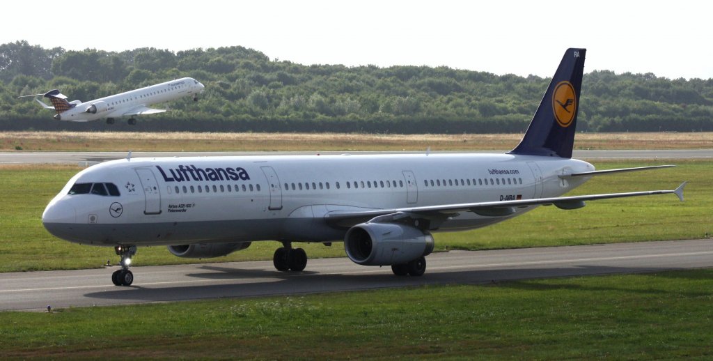 Lufthansa,D-AIRA,(c/n458),Airbus A321-131,19.07.2013,HAM-EDDH,Hamburg,Germany(hinten Eurowings,D-ACNO,CRJ-900LR).