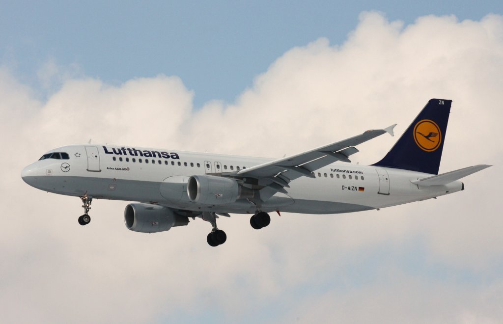 Lufthansa,D-AIZN,(c/n5425),Airbus A320-214,14.03.2013,HAM-EDDH,Hamburg,Germany